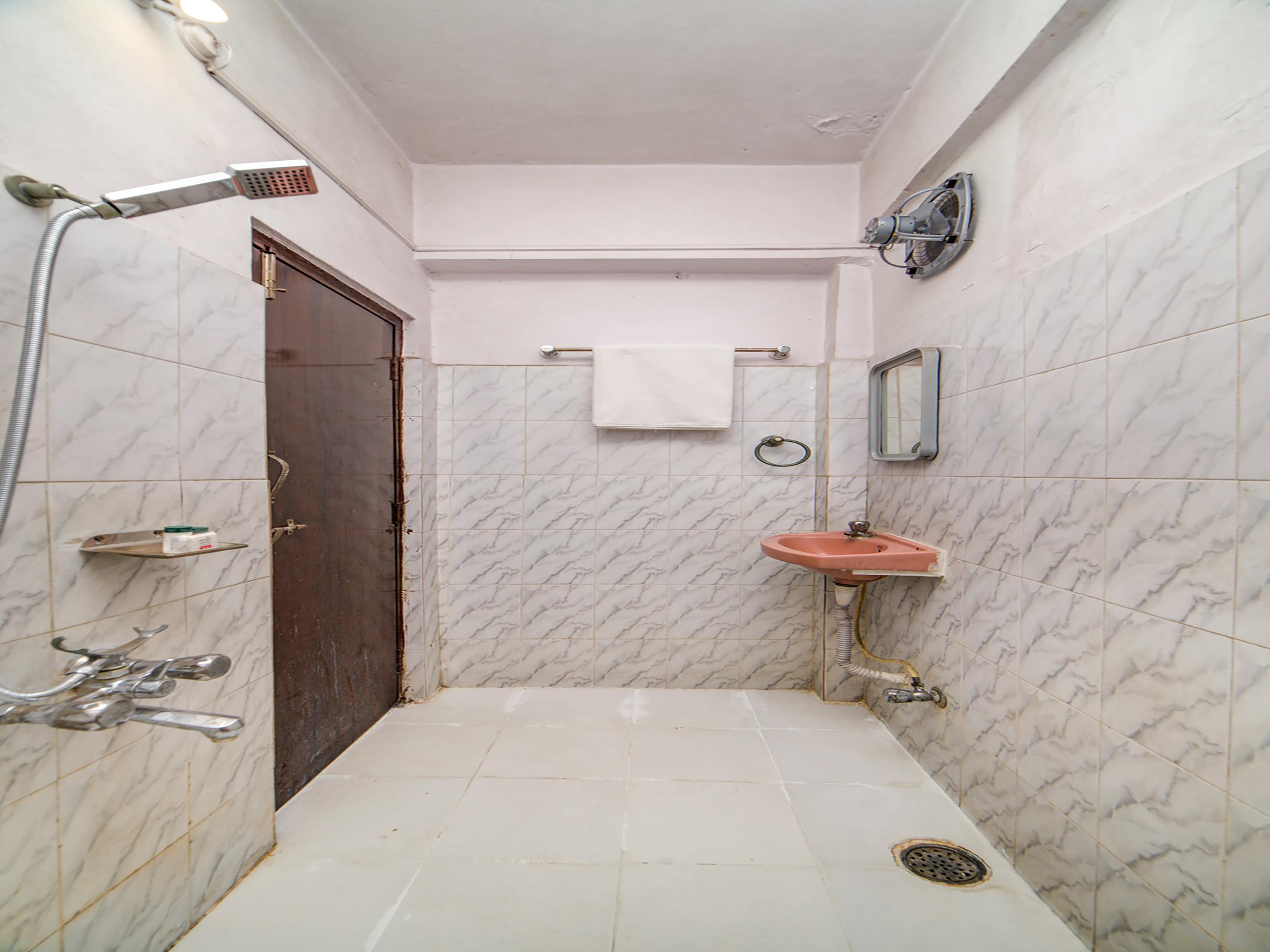 OYO 6422 Luxor Park Hyderabad INR 293 OFF   2  6  1  3                                                        