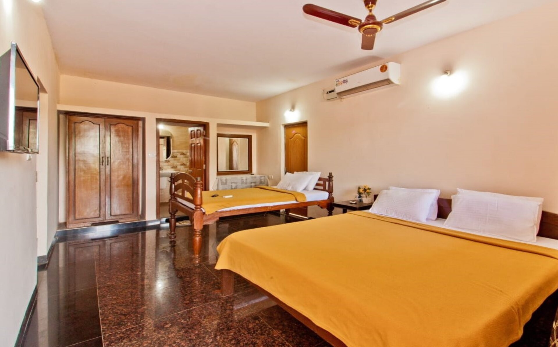 STUDIO APARTMENT IN CALANGUTE GOA - Tap to explore photos