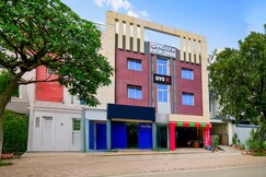 HOTEL O HRK INN, Indore