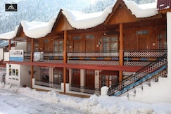 Hotel Manisha (2Min walk to Gangotri Temple)