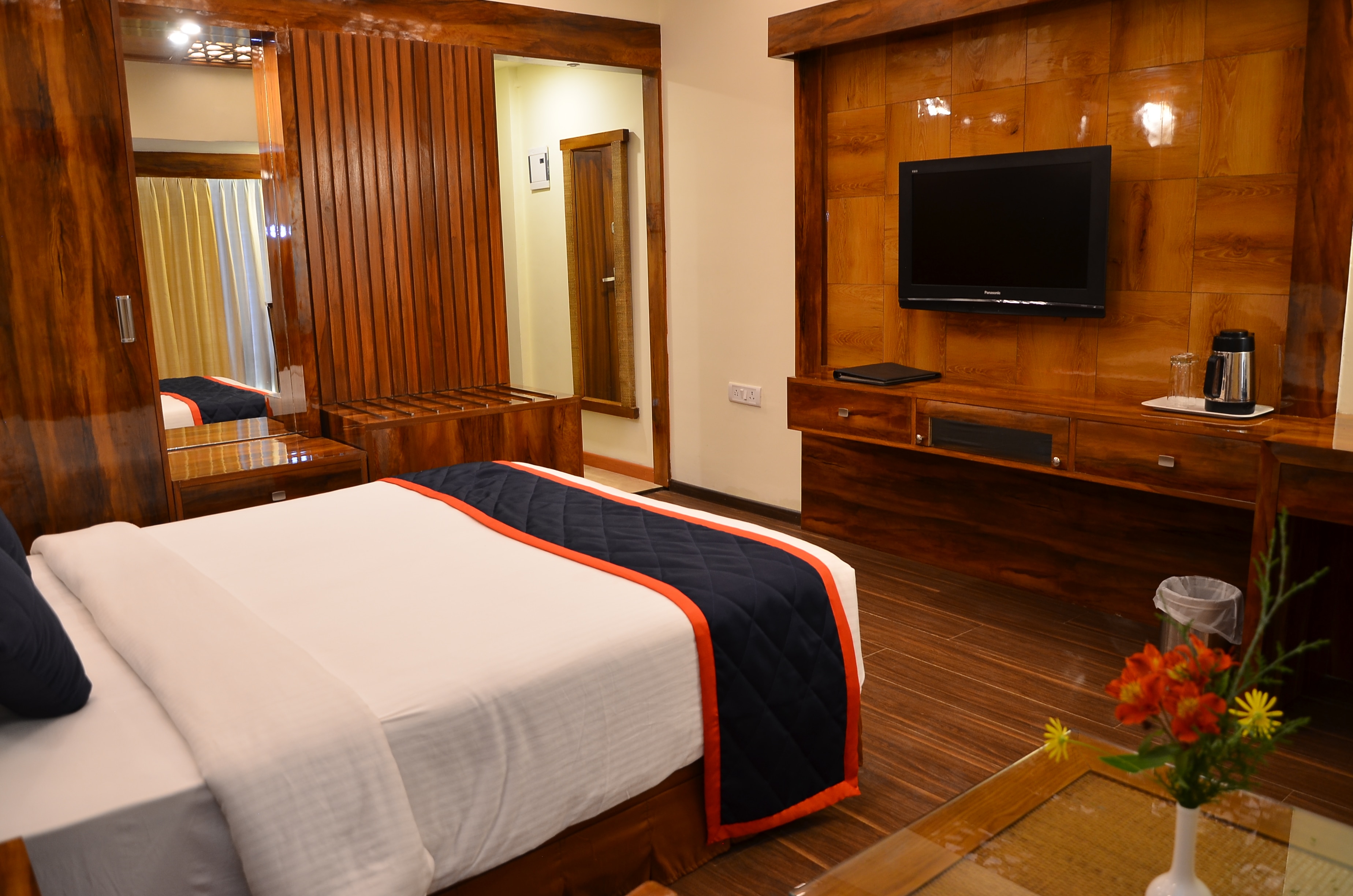 Benzz Park Family Resort Kodaikanal - Tap to explore photos