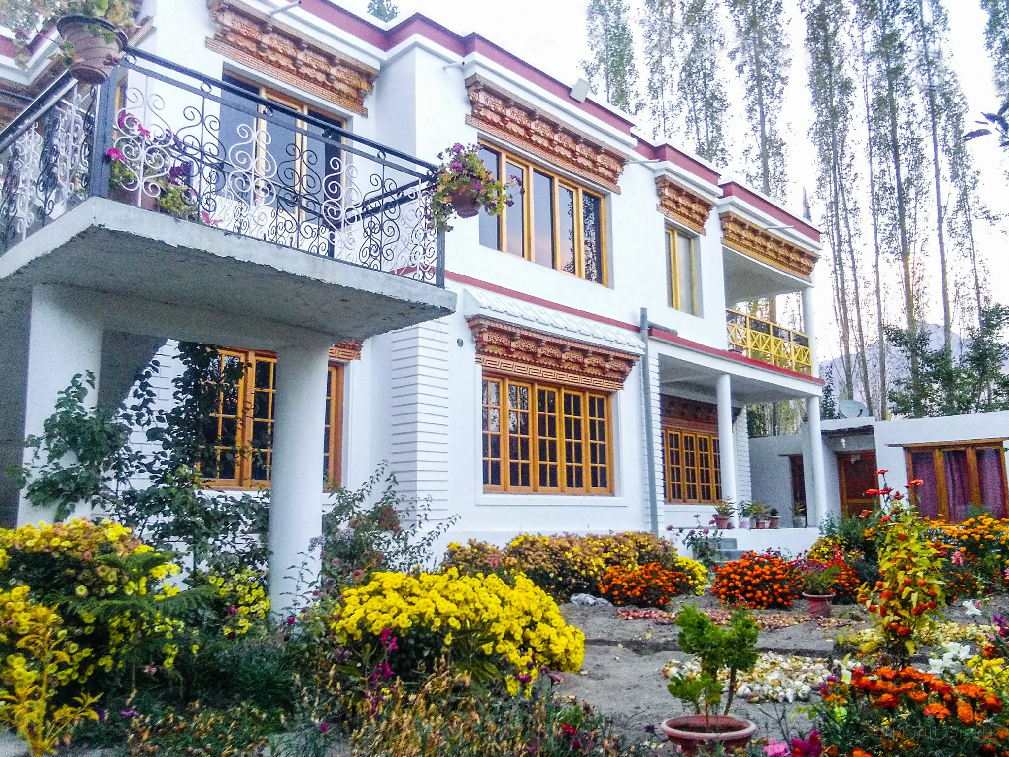 Galaxy Guest House - Tap to explore photos