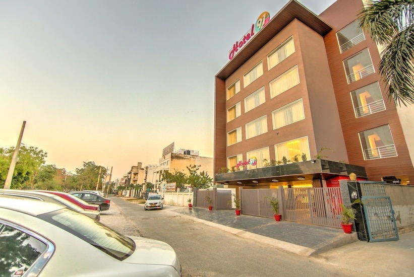 Hotel 91 Huda Premier - Tap to explore photos