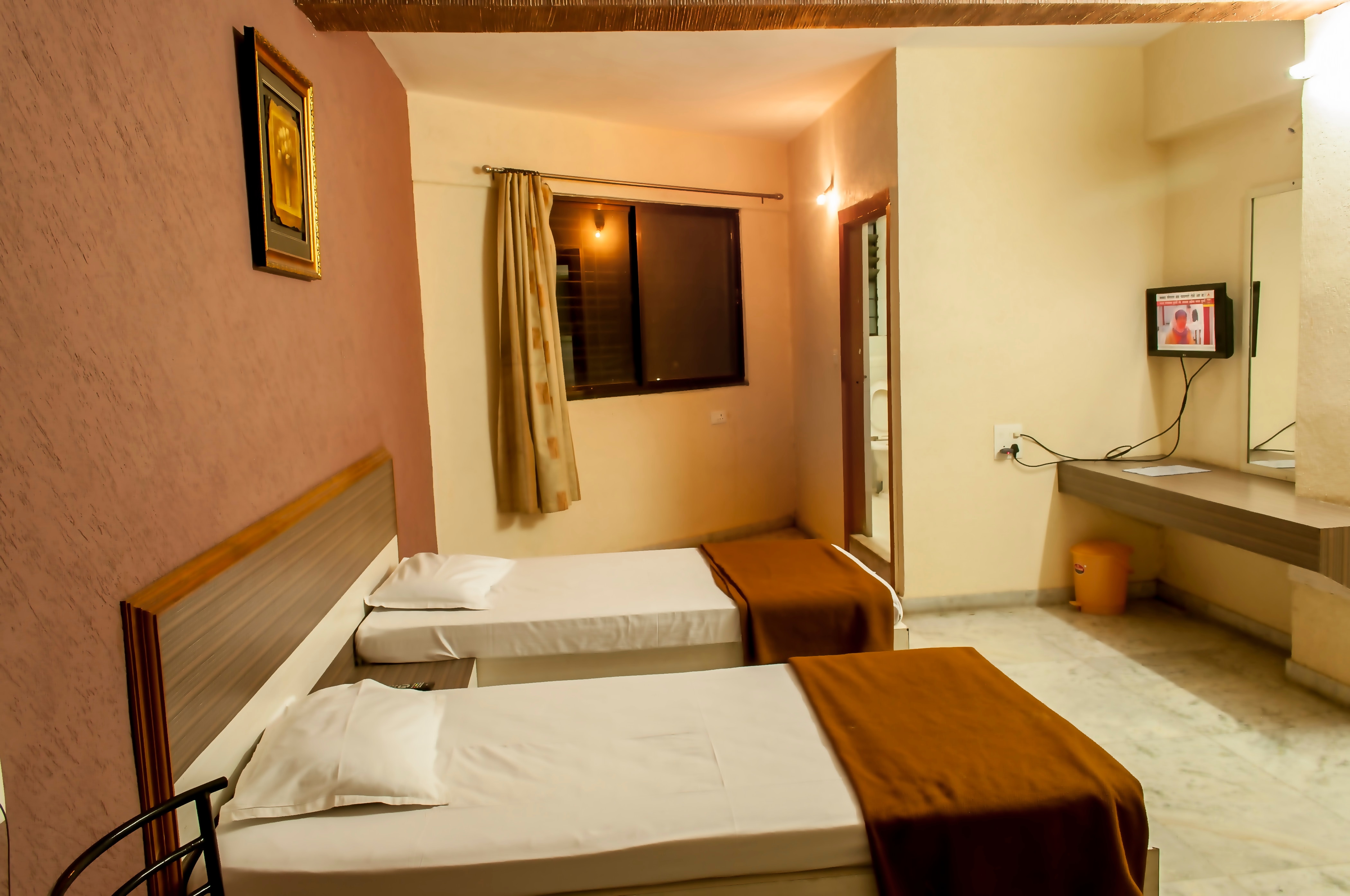 Hotel Yashraj Inn - Tap to explore photos