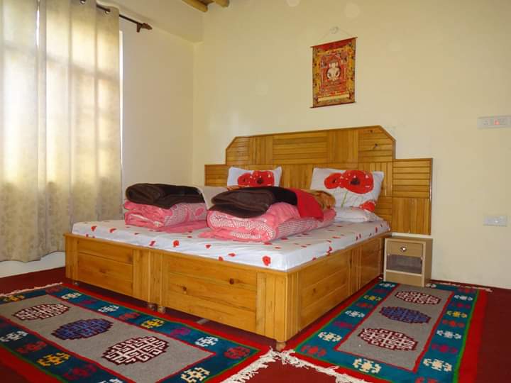 Phuntsok Homestay - Tap to explore photos