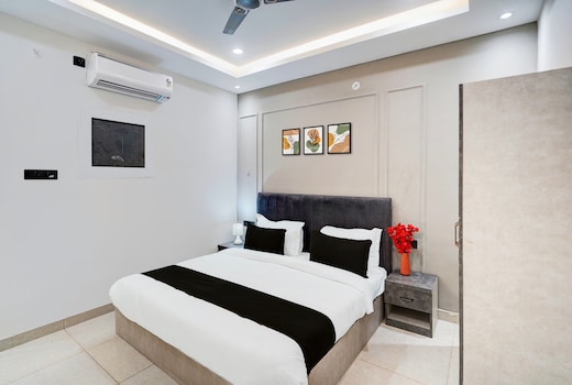 OYO 830390 Hotel SS Royal