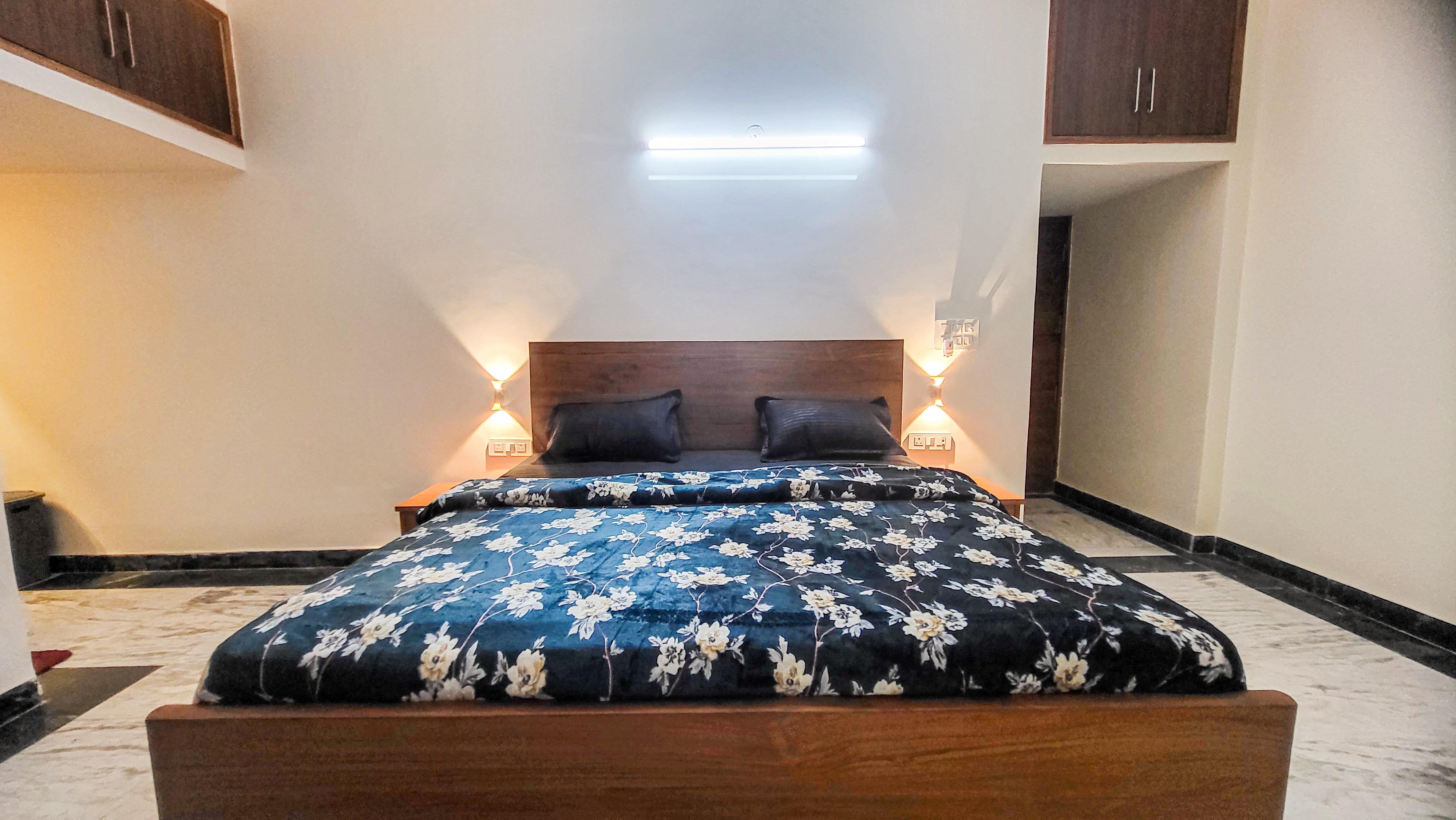 Charming 4BHK Retreat in Janakpuri - Tap to explore photos
