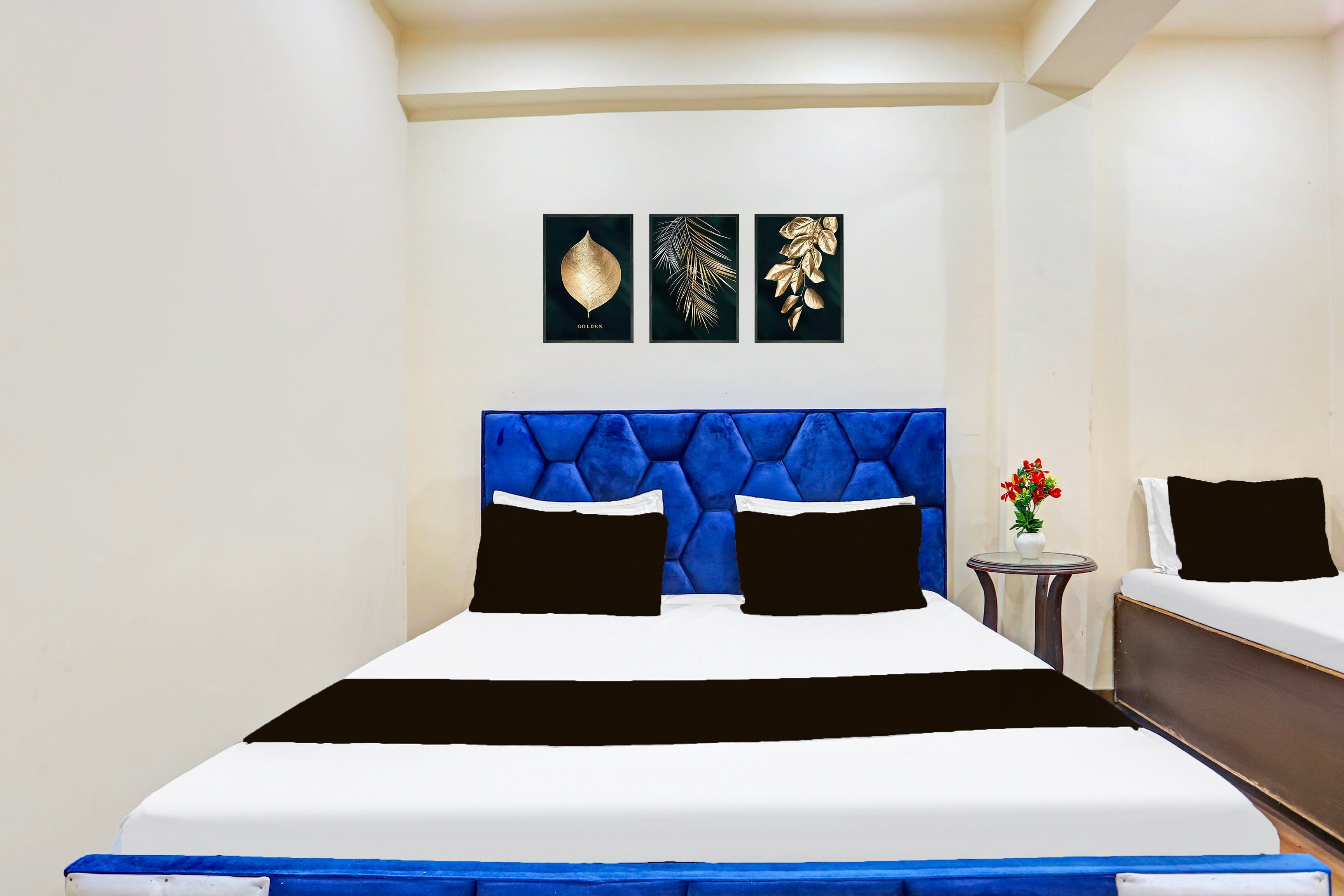 Hotel O SHRI HARI PRIYA DHAM - Tap to explore photos