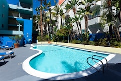 Ramada Plaza by Wyndham West Hollywood Hotel & Suites, Los Angeles