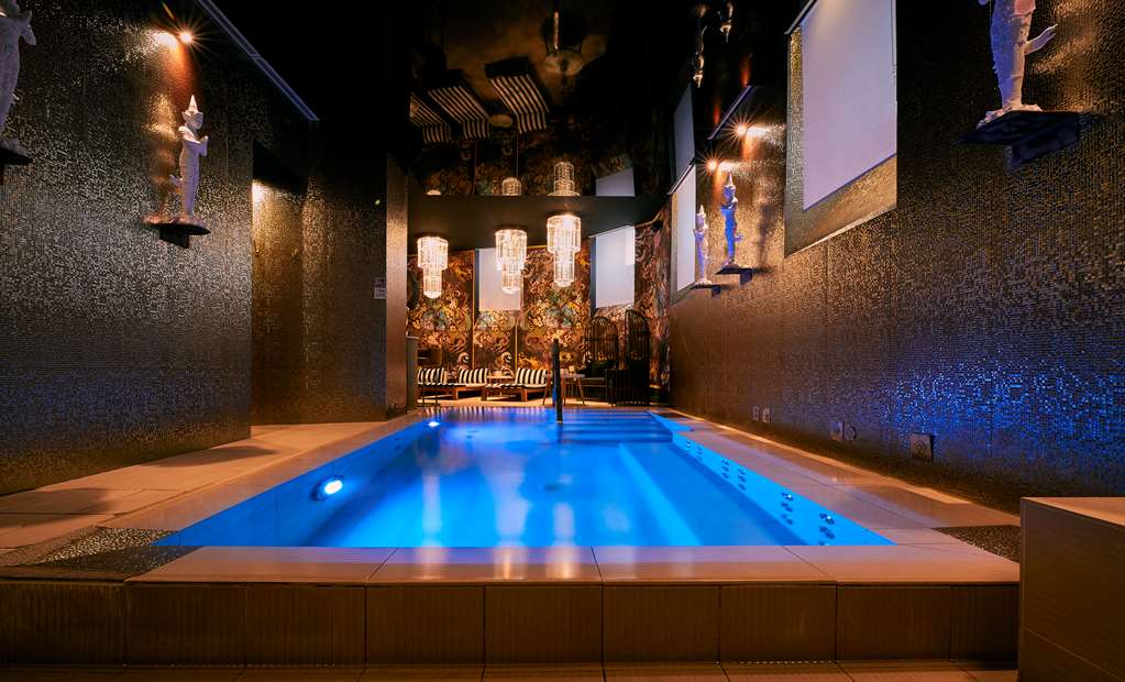 Radisson Blu Hotel, Madrid Prado - Tap to explore photos