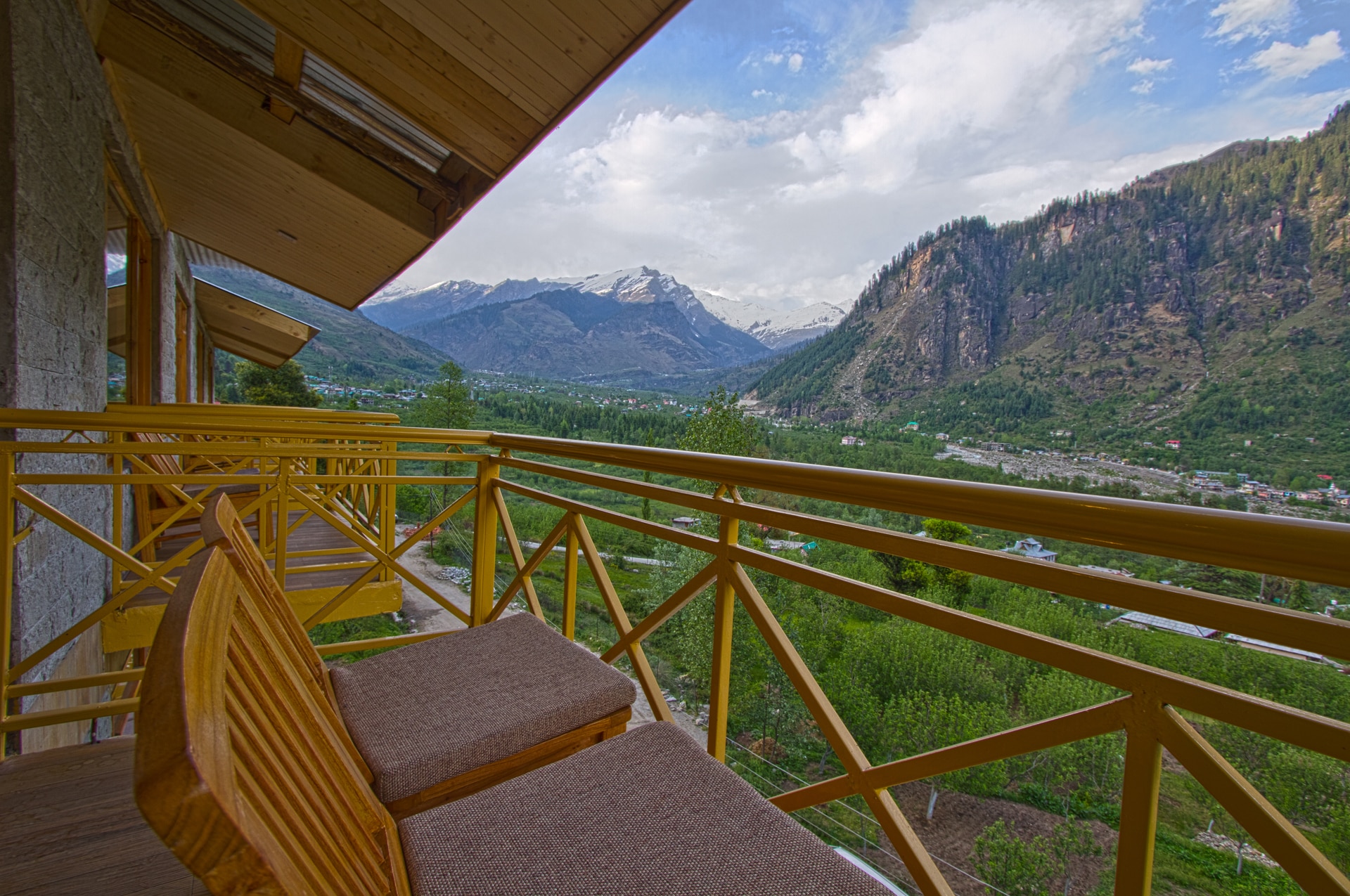 V V Aero a wooden exotic stay (Near old Manali) - Tap to explore photos