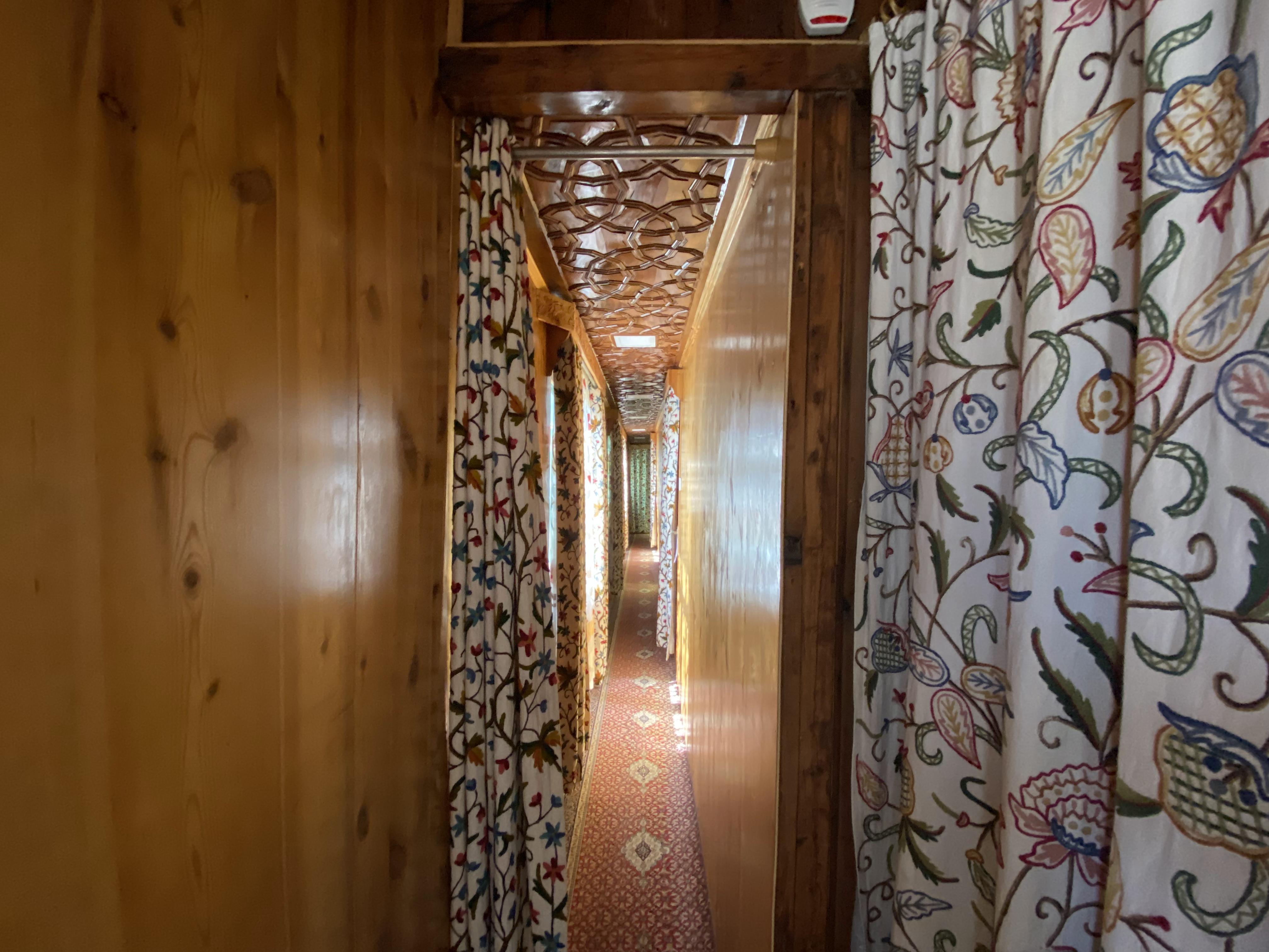 Houseboat New Ara Bella - Tap to explore photos