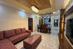 Dreamville Stays, Theog