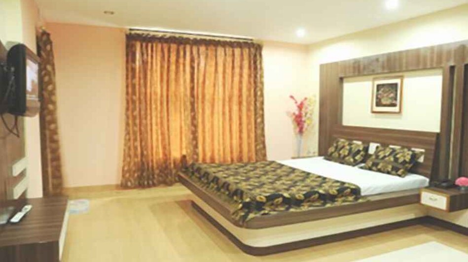 Hotel Ashutosh - Tap to explore photos