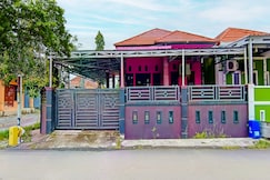 Hotel O Adam Kost SyariahNearWisata Jembatan Barito, Barito Kuala