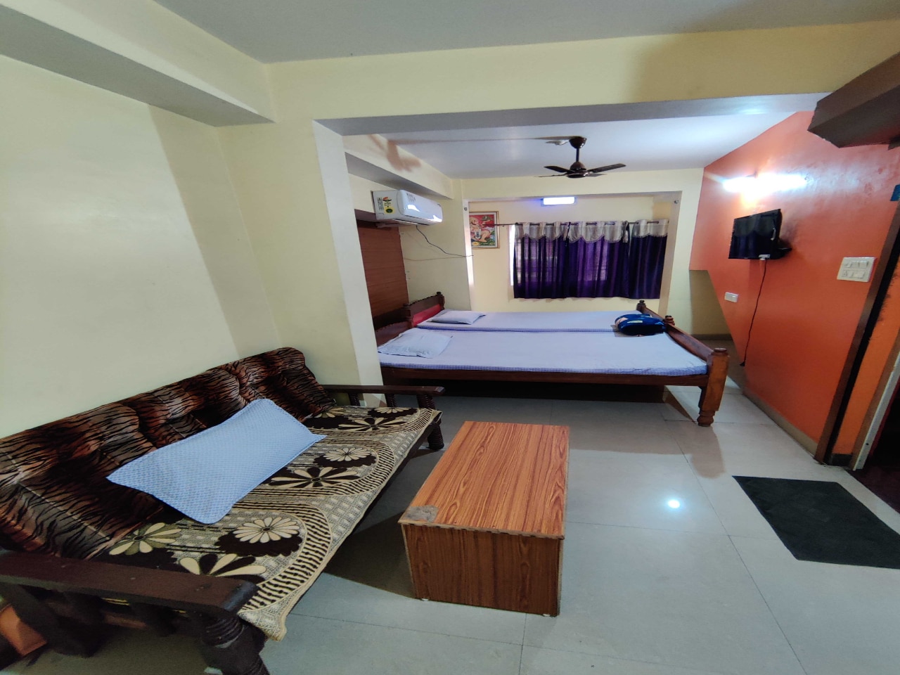 Adhunik Lodge - Budget Friendly - Tap to explore photos