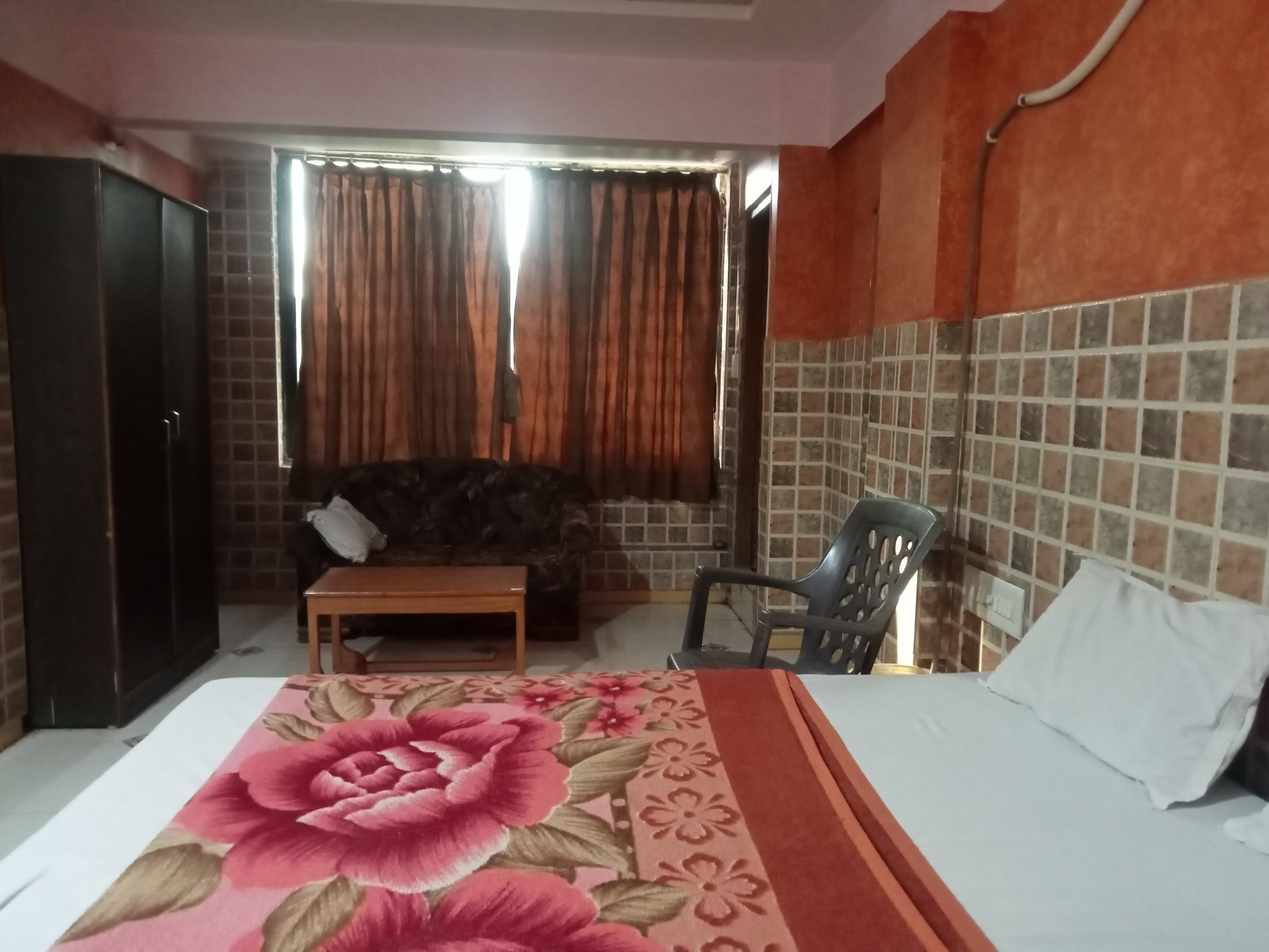 Hotel Murlidhar - Tap to explore photos