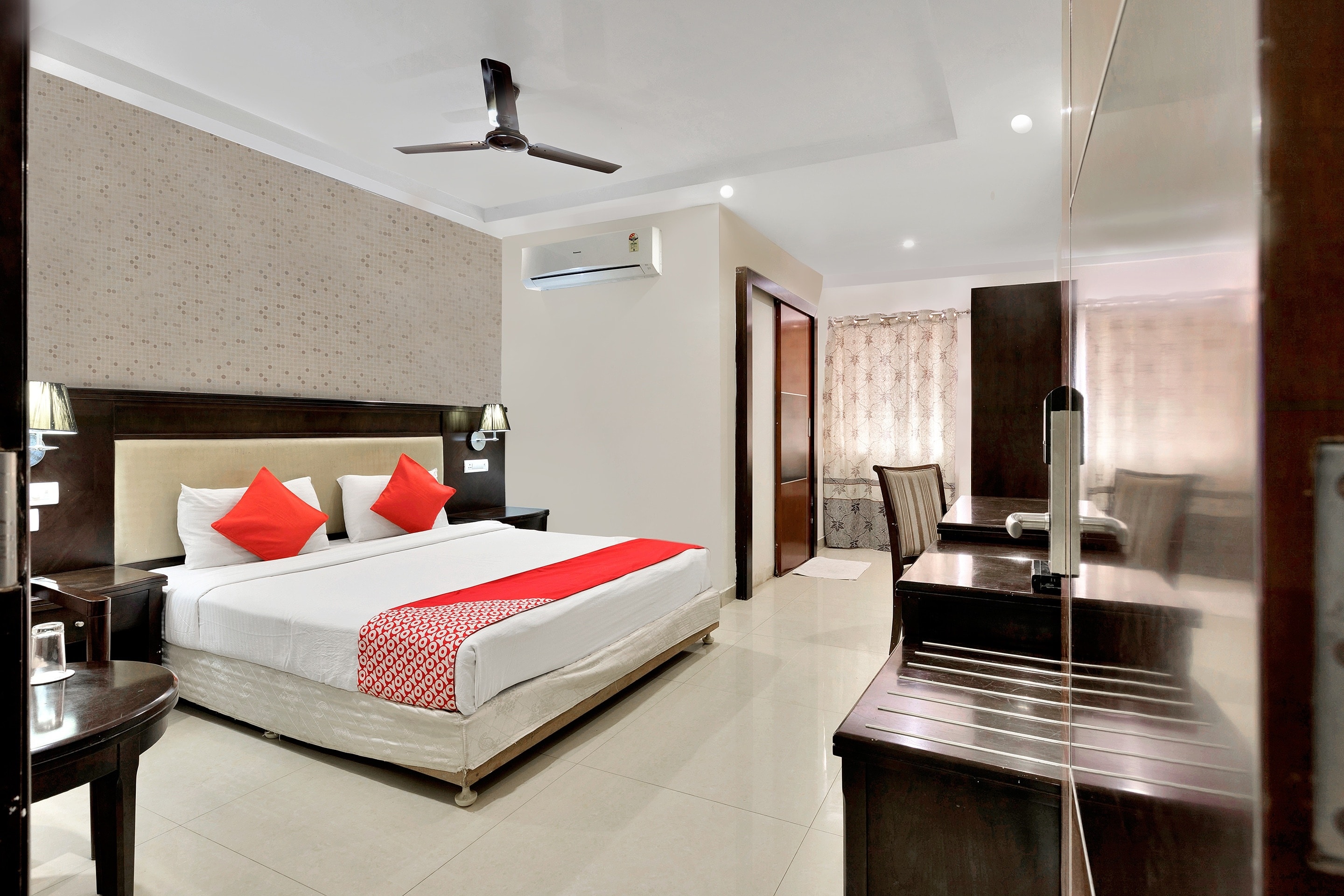 Super Capital O Rudra Grand Near Kondapur x Road - Tap to explore photos