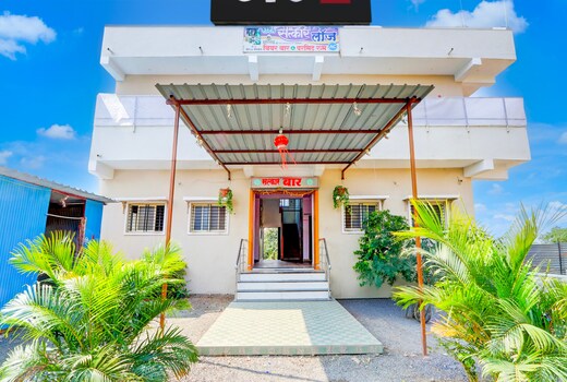 SPOT ON Hotel Satkar Bar and Lodge