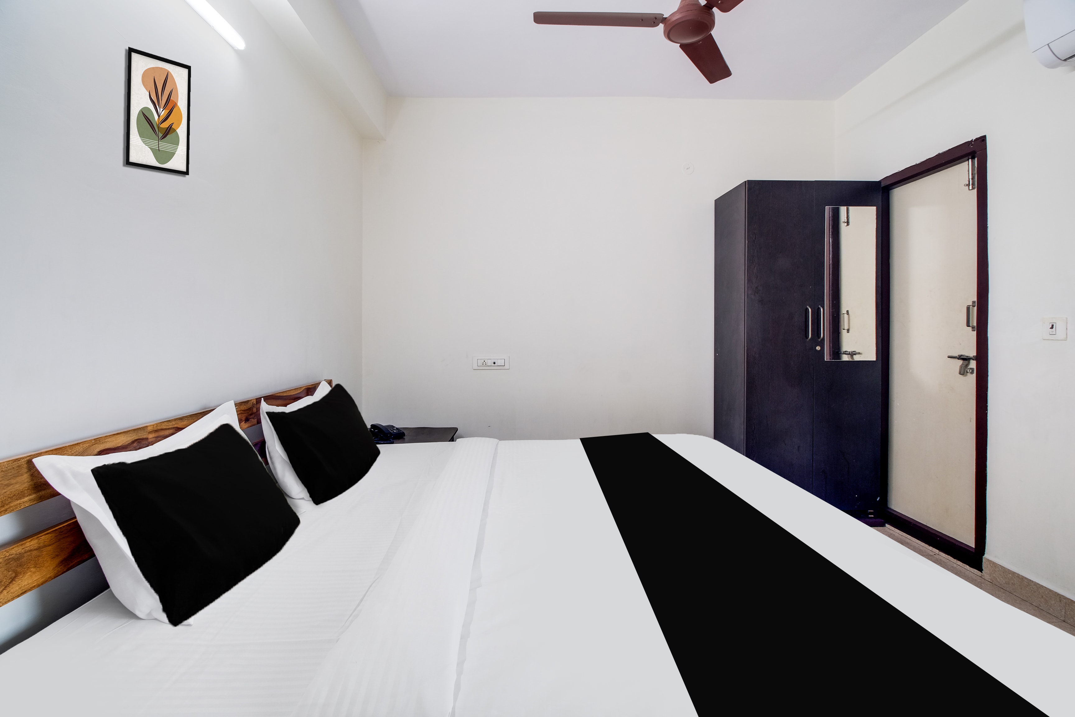 Super Hotel O Vizag Near IT Park Rushikonda - Tap to explore photos