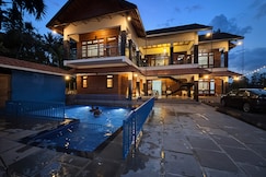 Devas Heritage Homestay 6BR with Pool by Homeyhuts, Wayanad