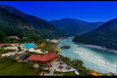 Aloha on divine Ganges apartment with infinty pool, Rishikesh
