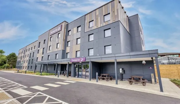 Premier Inn Milton Keynes (Willen Lake) - Tap to explore photos