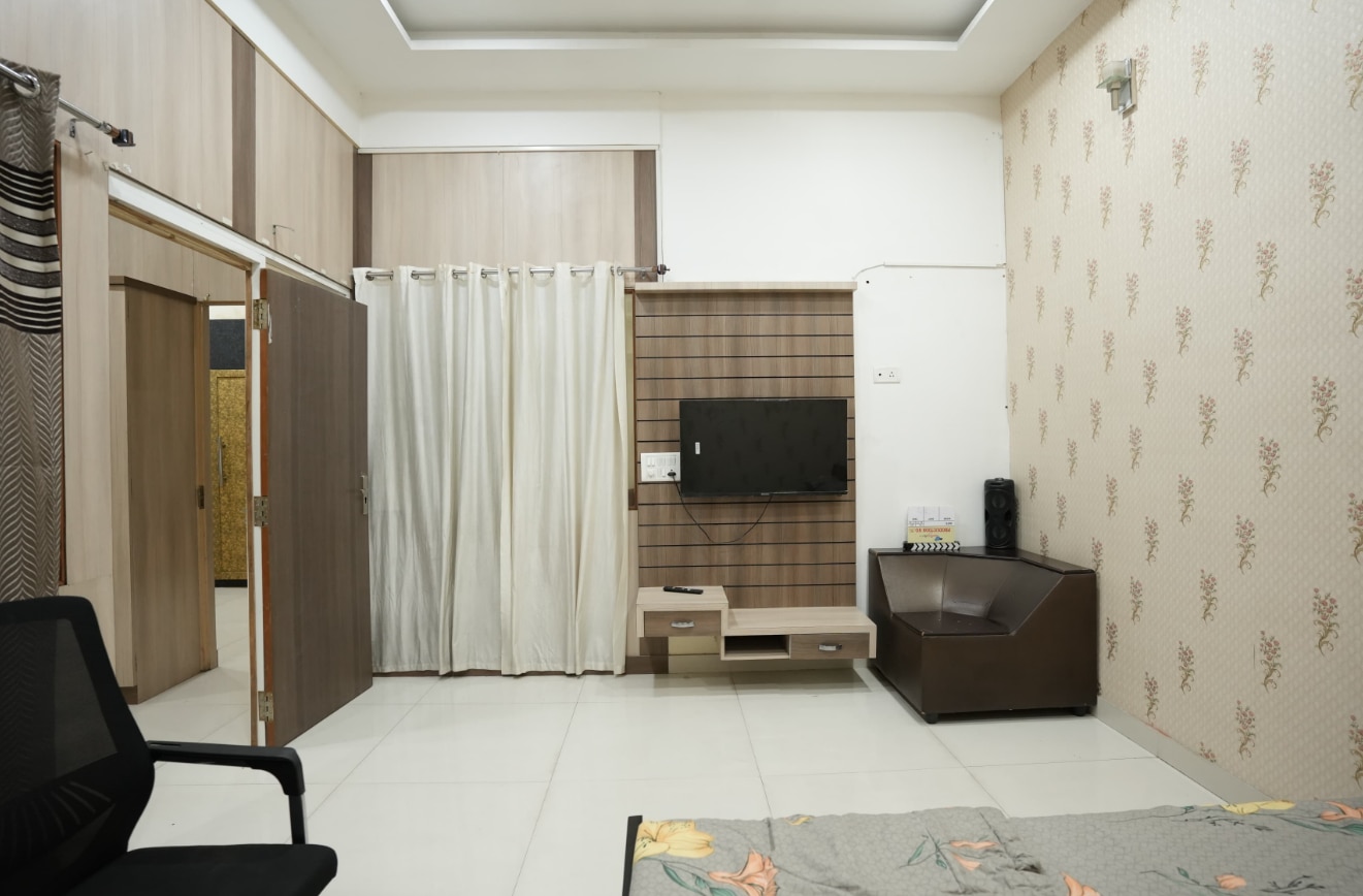 Eisha Guest House - Tap to explore photos