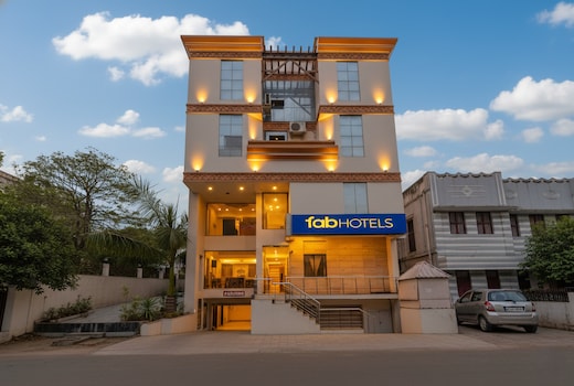 FabHotel ESS Paradise