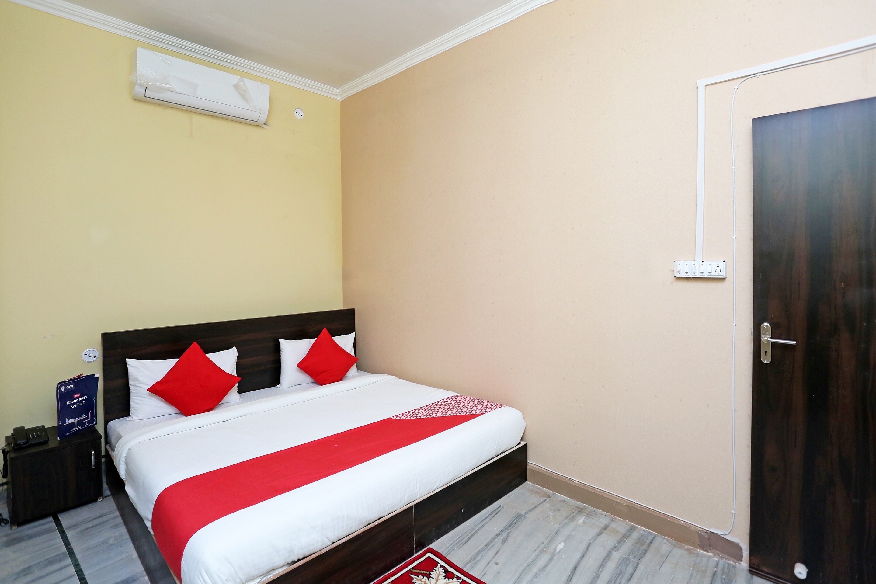 Hotel O Greenview Near Munshi Pulia Metro Station - Tap to explore photos
