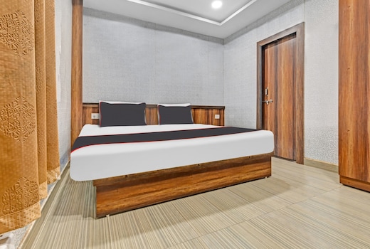 Collection O Mohan Paradise