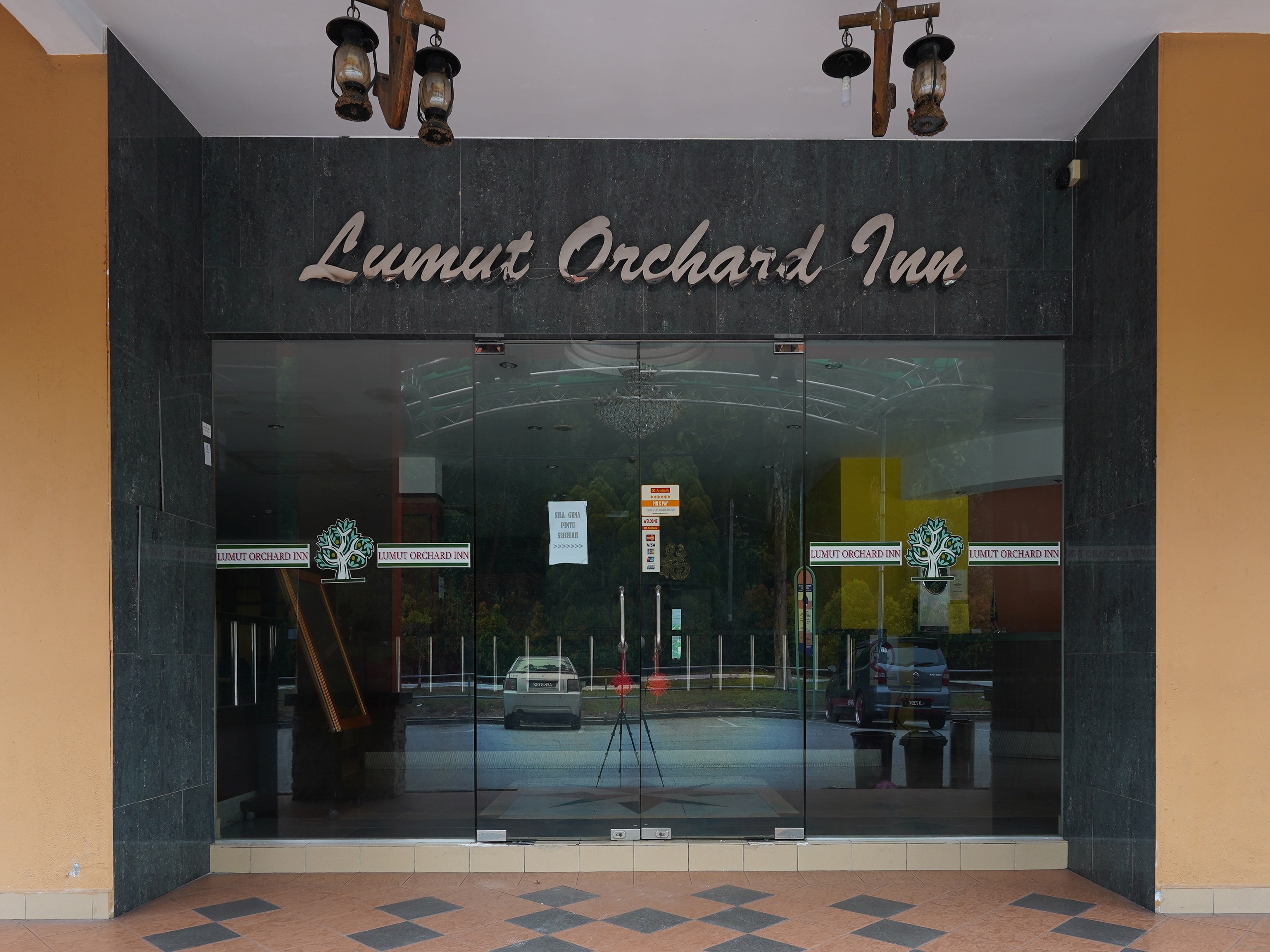 Super OYO 44083 Hotel Orchard Inn - Tap to explore photos