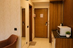 Luxurious Stay at Omaxe Hajratganj, Lucknow