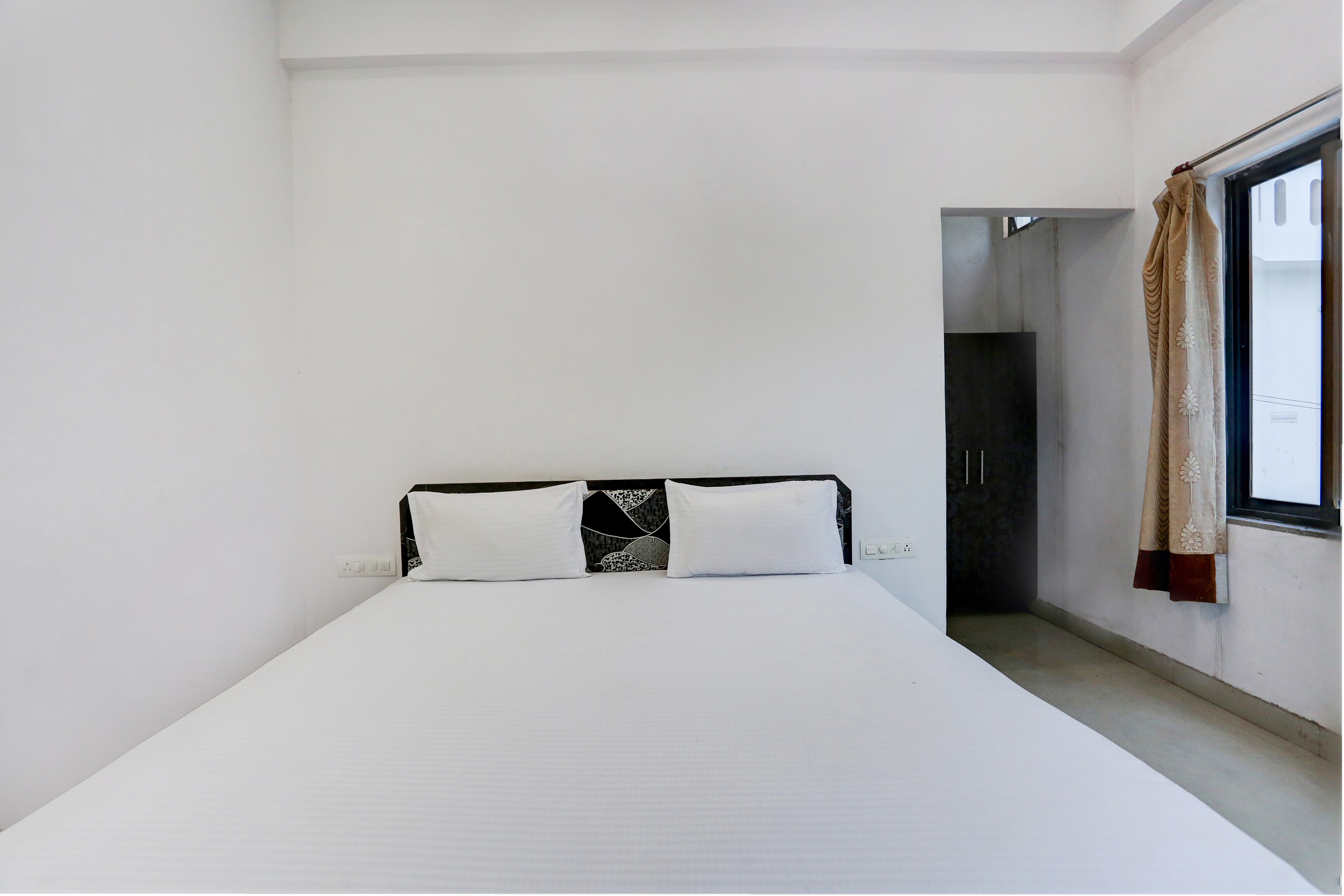 Hotel O Goverdhan Villa - Tap to explore photos