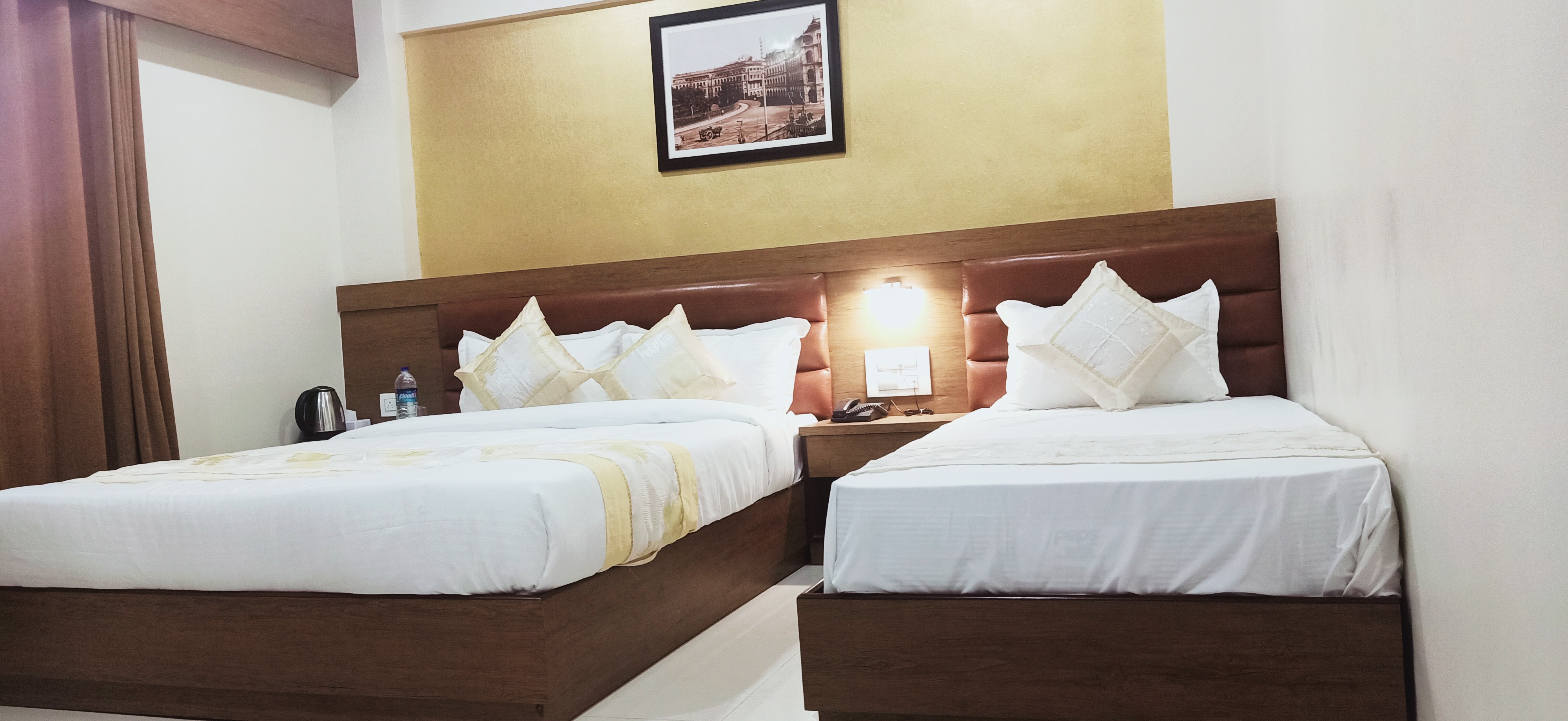 Hotel Crystal Luxury Inn - Near BKC