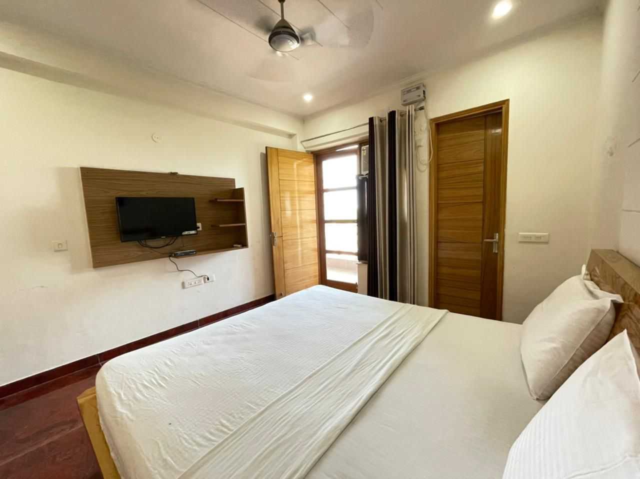 Hotel O Paradise Hotel Near Appu Ghar - Tap to explore photos