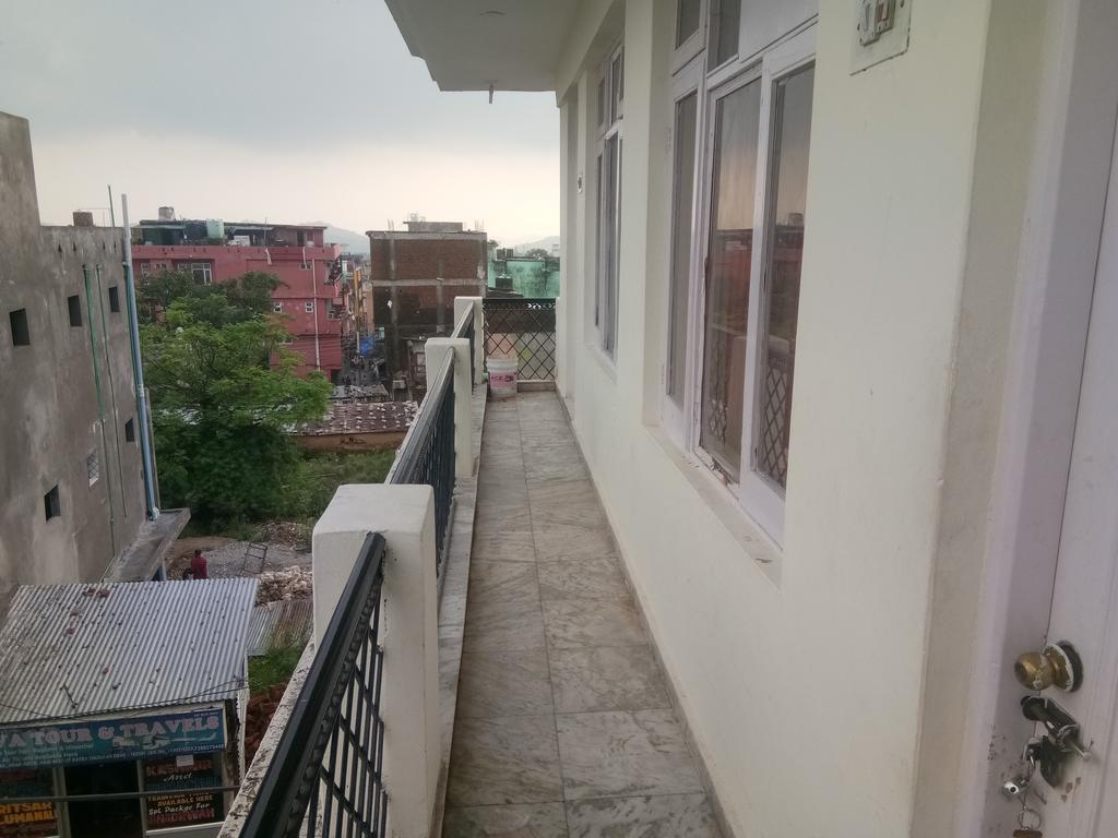 New Shiva HOtel - Tap to explore photos