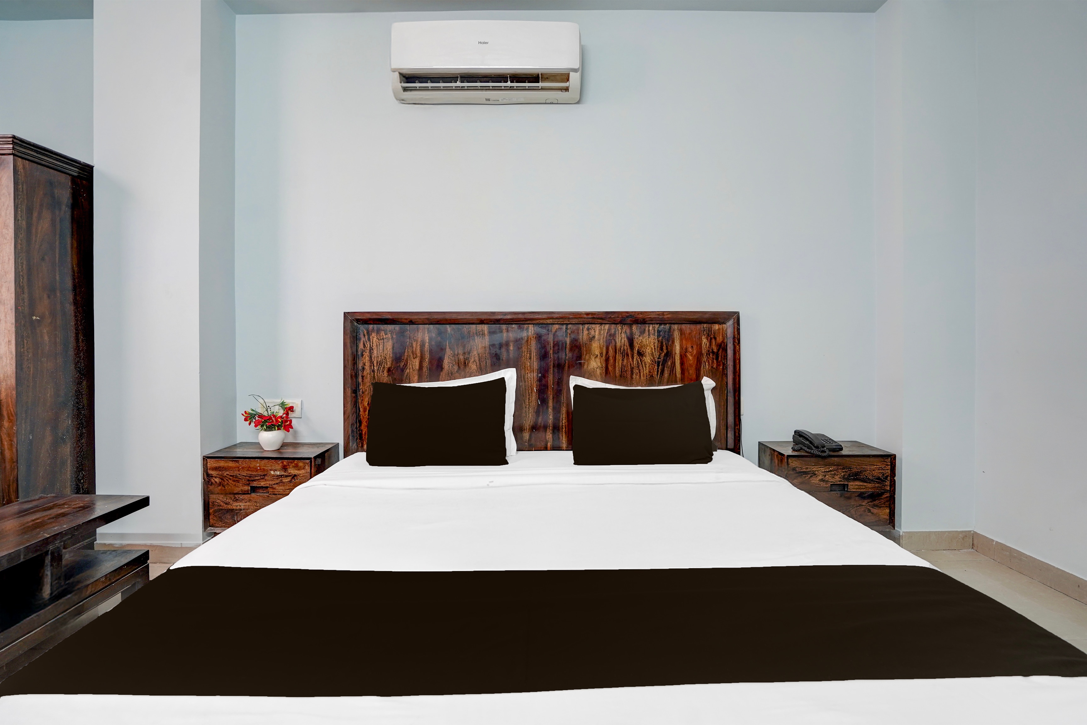 Hotel O Moti Dungri Road Near Albert Hall - Tap to explore photos