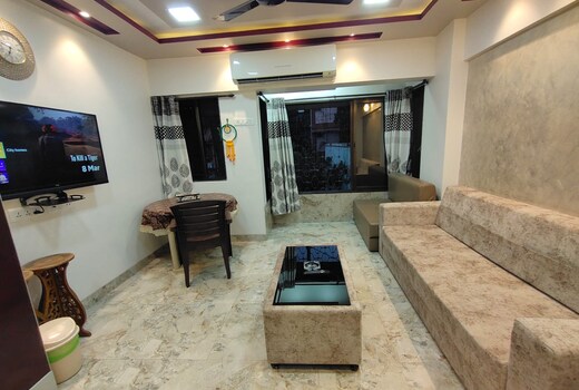 Cozy Furnished Apartment, One Block from the Ocean