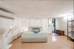 Quaint studio in Bandra W Pali Hill: Iris, Mumbai