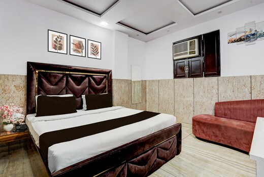 Collection O Jahangirpuri Metro Station Formerly SP Rooms