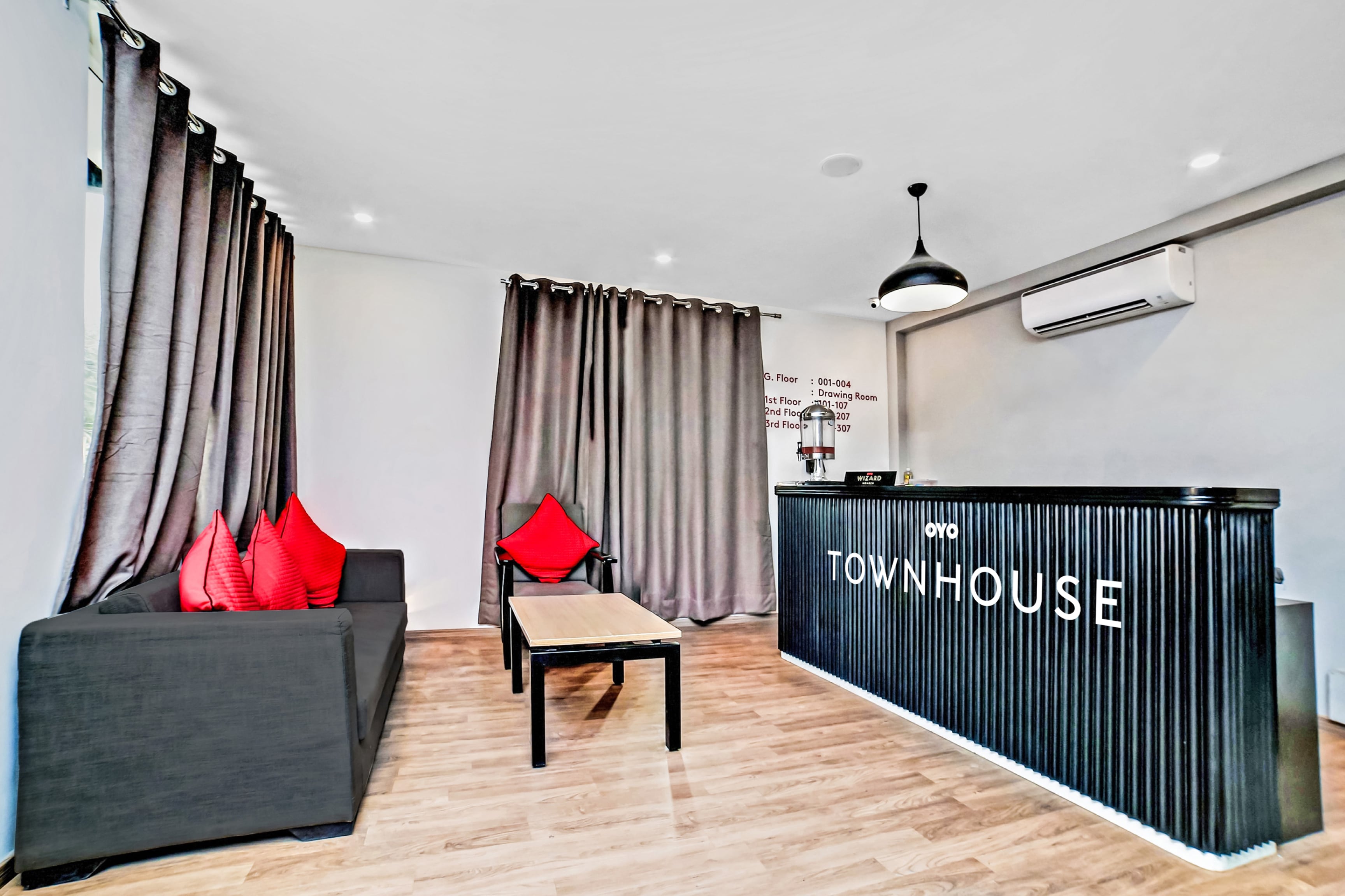 Super OYO TONWHOUSE 1274 PatrakarPuram - Tap to explore photos