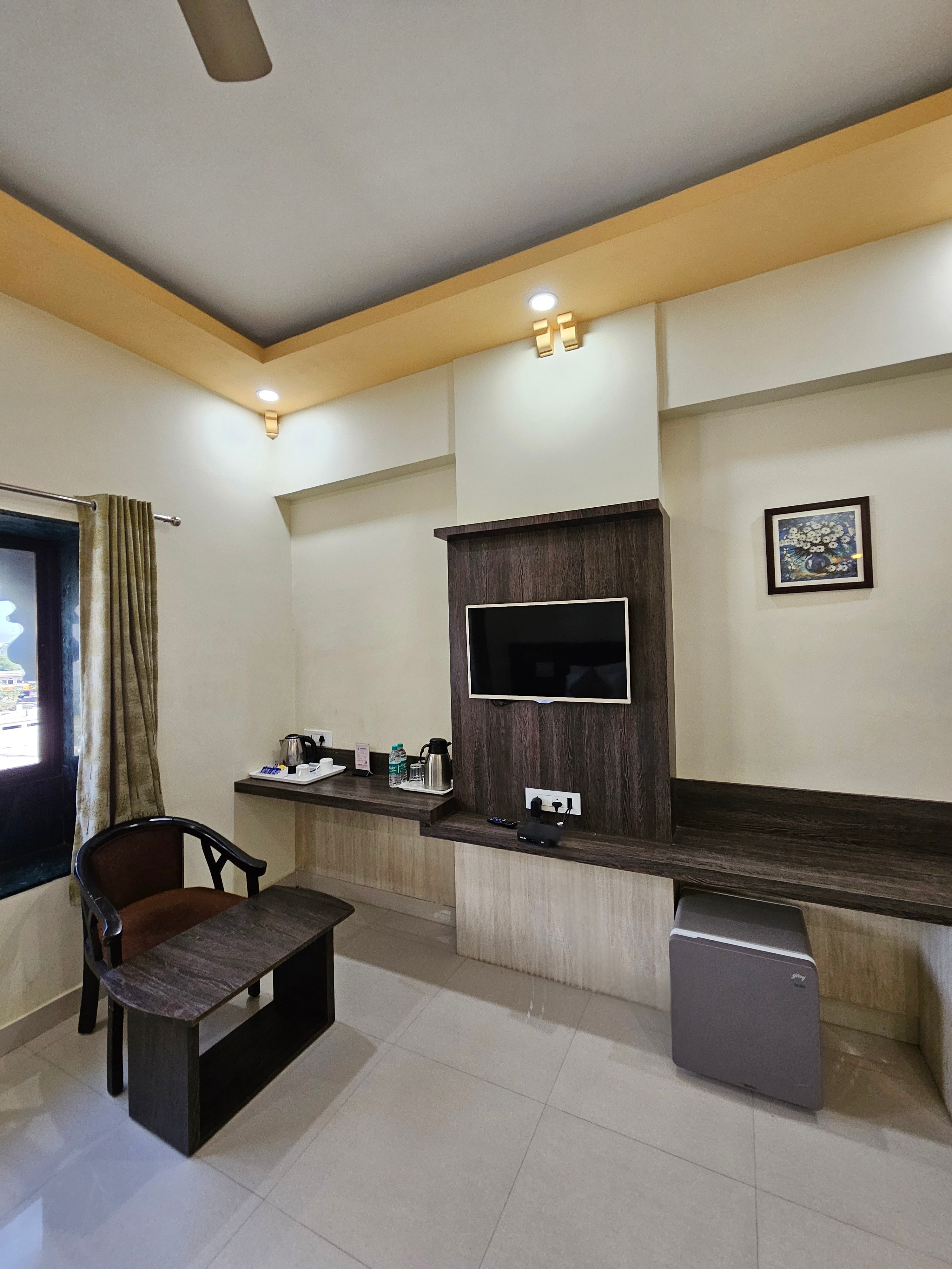 HOTEL RIDDHI INN - Tap to explore photos