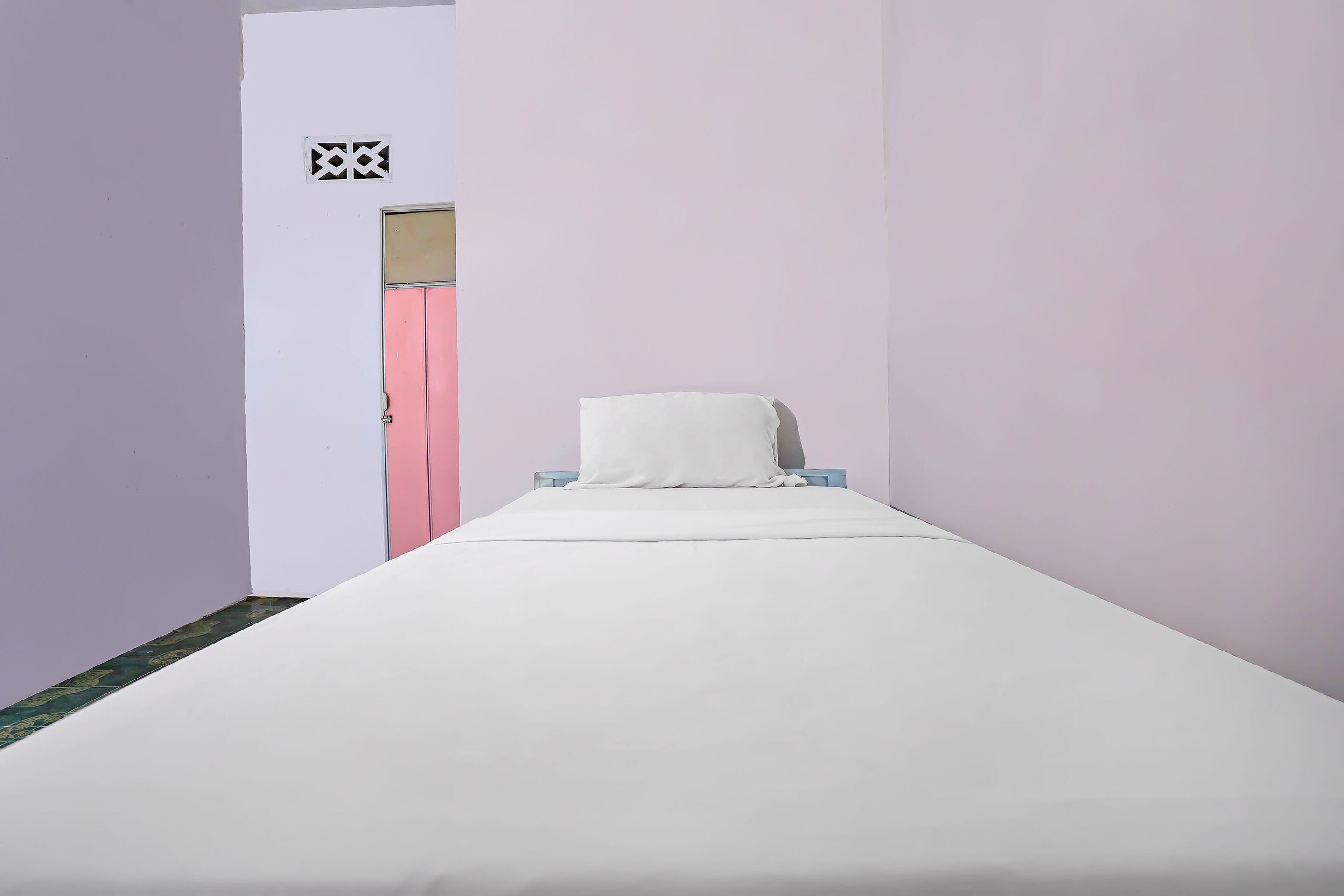 SPOT ON 92421 City Kost Syariah - Tap to explore photos