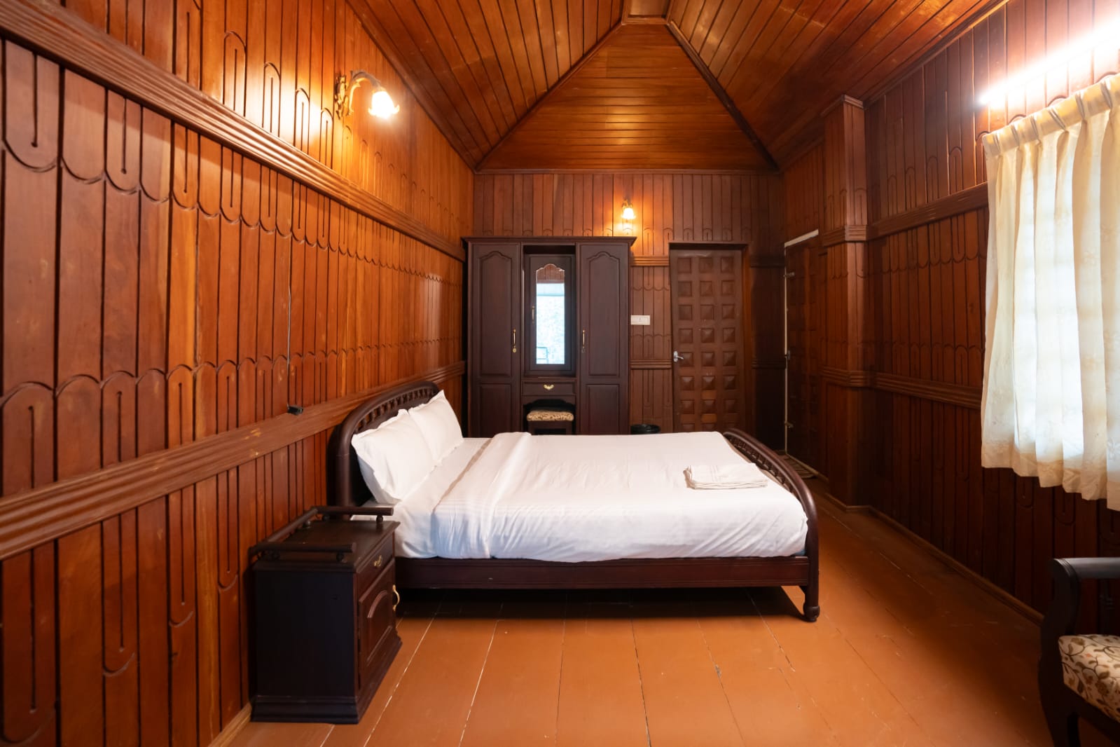 5BHK Private Bungalow in Munnar - Tap to explore photos