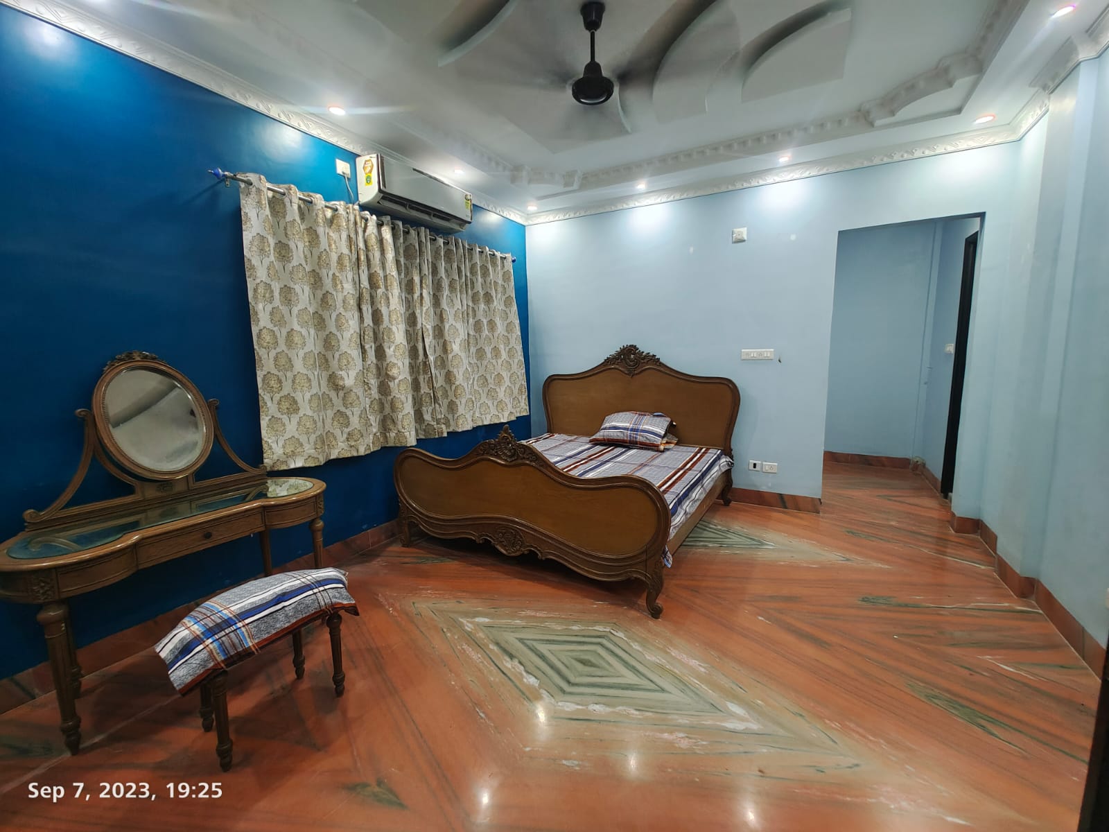 Calcutta Backpackers Homestay - Tap to explore photos