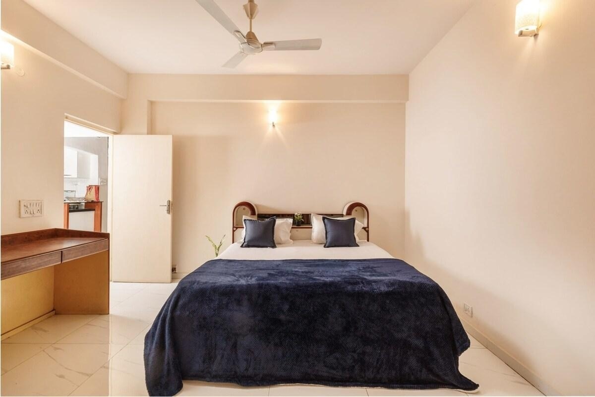 Central Meridian by StayJade|3BHK|Richmond Park| - Tap to explore photos