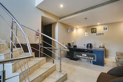 Collection O Cambridge, Delhi