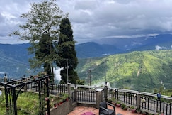 EJ Frontyard || Homestay & Cafe with Scenic Views, Kurseong