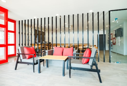 Townhouse Prithvi Resort Near Phoenix Palassio